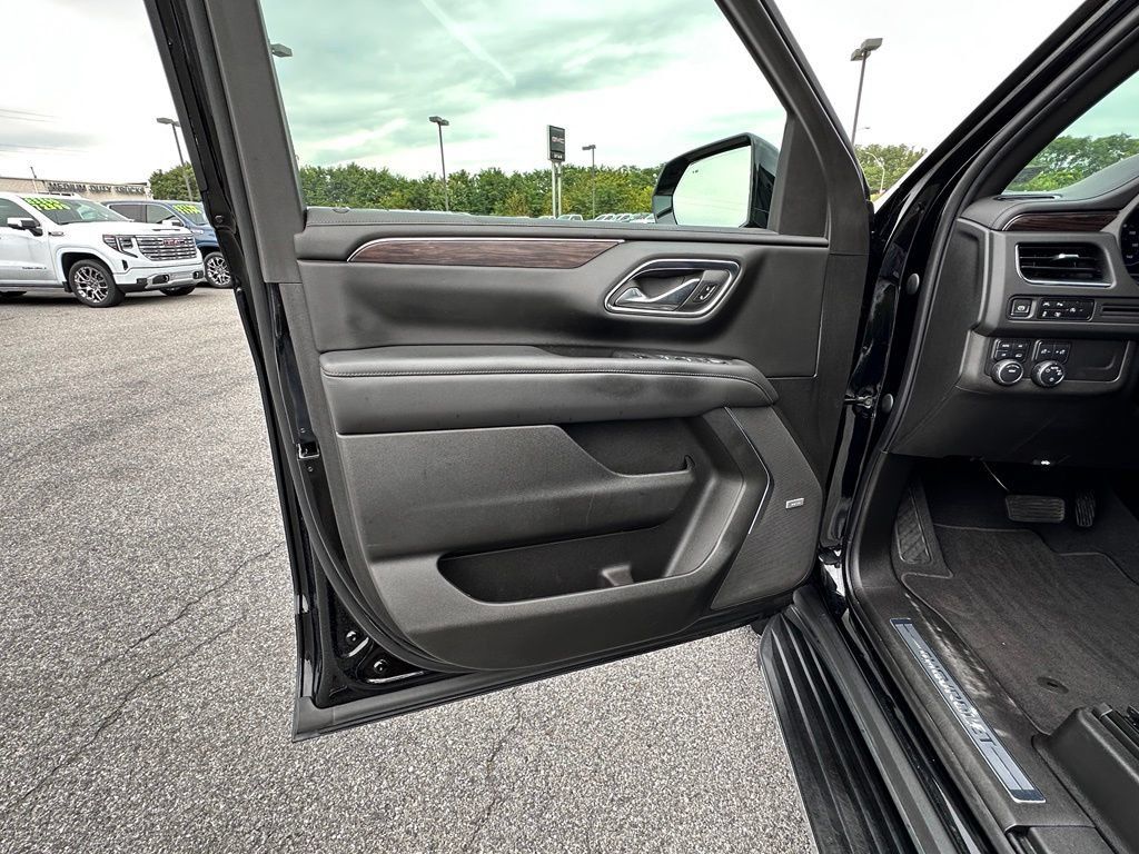Used 2023 Chevrolet Tahoe LT w/ Luxury Package AWD/4WD image 23