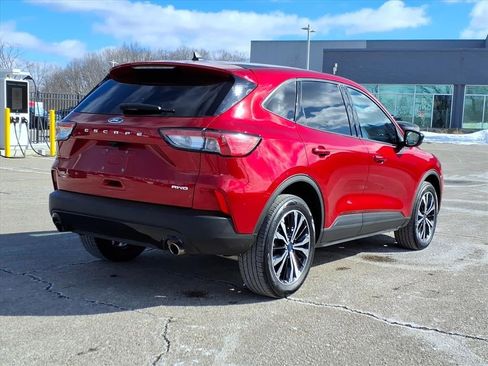 Used 2022 Ford Escape SE w/ SE Sport Appearance Package image 7