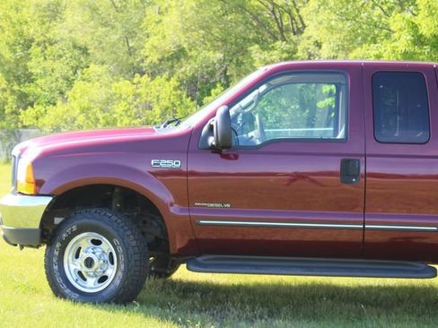 Used 2000 Ford F250 Lariat image 3