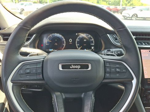Used 2022 Jeep Grand Cherokee L Limited AWD/4WD image 21