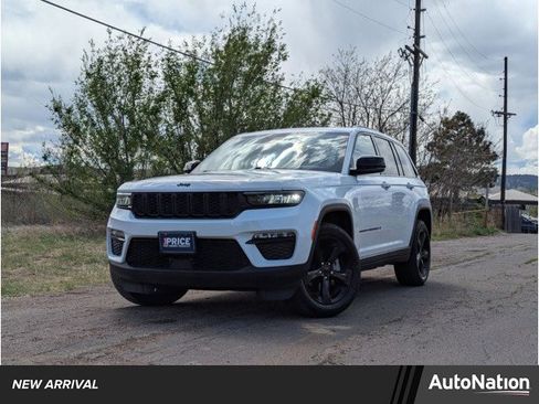 Used 2023 Jeep Grand Cherokee Limited w/ Black Appearance Package image 1