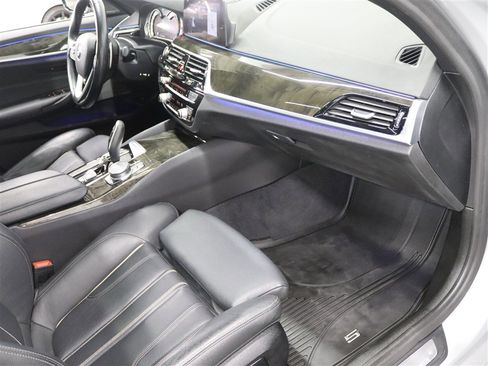 Used 2019 BMW 530i xDrive w/ Convenience Package AWD/4WD image 25