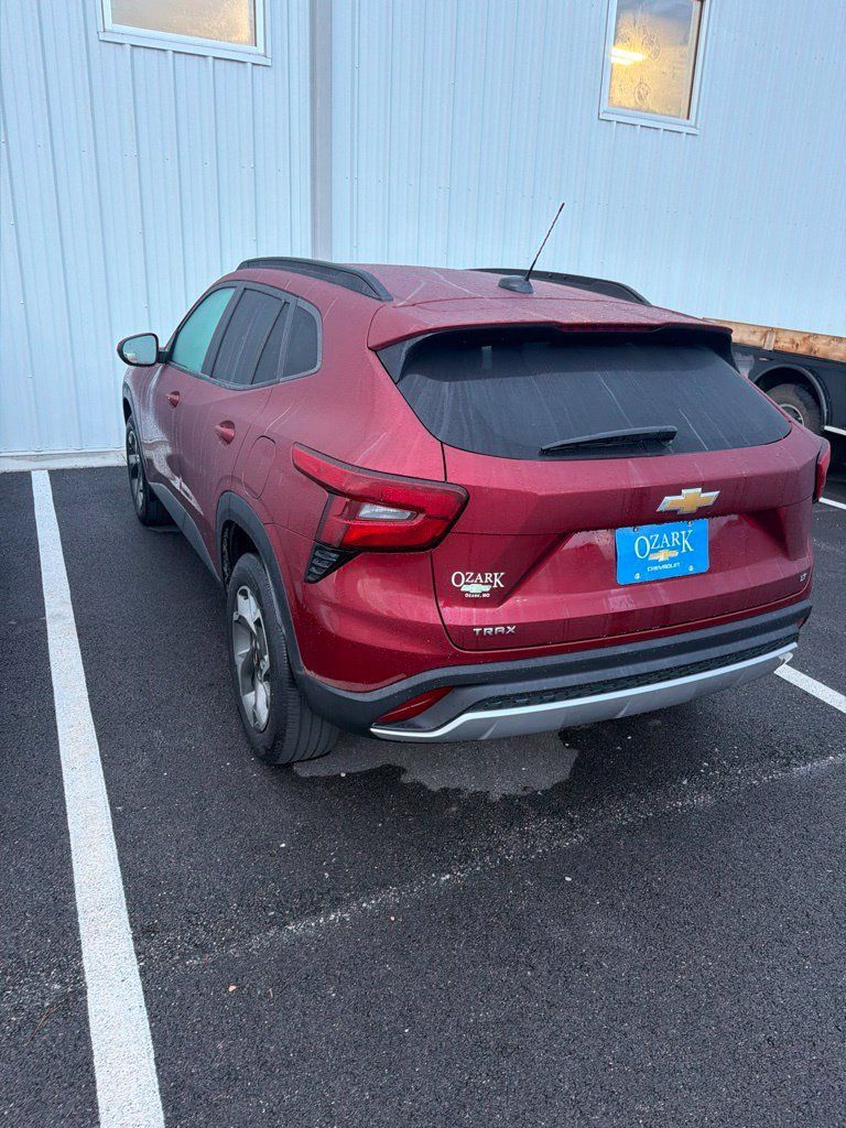 Certified 2024 Chevrolet Trax LT w/ Driver Confidence Package FWD image 4