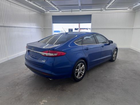 Used 2018 Ford Fusion SE w/ Fusion SE Technology Package image 5