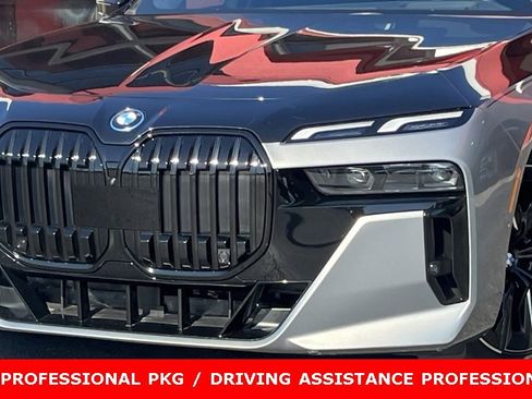 Used 2023 BMW i7 xDrive60 image 2