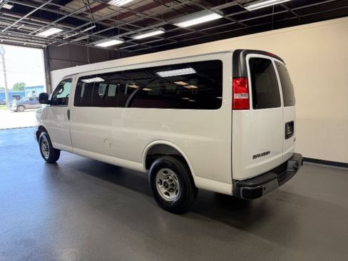 Used 2025 GMC Savana 3500 LT w/ LT Preferred Equipment Group RWD image 2