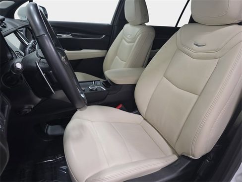 Used 2023 Cadillac XT6 Sport image 12