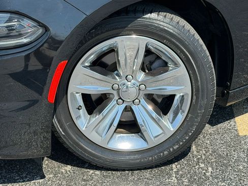 Used 2015 Dodge Charger SE w/ Sport Appearance Group RWD image 3