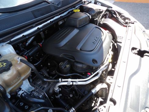 Used 2020 Chrysler Pacifica Limited FWD image 25