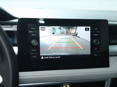 Used 2025 Volkswagen Taos SE image 30