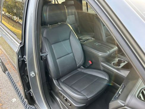 Used 2022 Chevrolet Suburban Z71 w/ Z71 Off-Road Package image 16