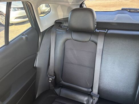 Used 2025 Chevrolet Trax LT FWD image 39
