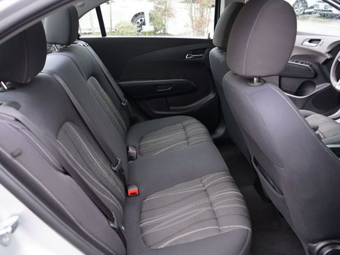 Used 2015 Chevrolet Sonic LT image 19