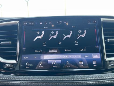 Used 2023 Chrysler Pacifica Touring-L FWD image 29