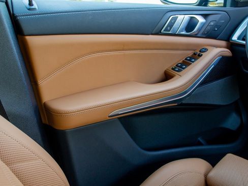 Used 2025 BMW X5 M60i w/ Climate Comfort Package image 19