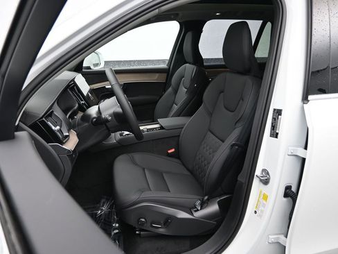 New 2025 Volvo XC90 B5 Plus w/ Protection Package Premier image 21