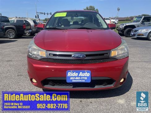Used 2010 Ford Focus SES FWD image 2