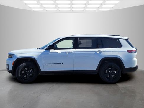 Used 2023 Jeep Grand Cherokee L Laredo image 7