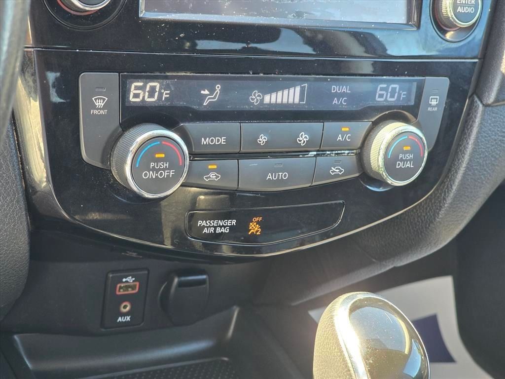 Used 2017 Nissan Rogue SV w/ Sun & Sound Touring Package FWD image 16