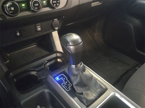 Used 2016 Toyota Tacoma TRD Sport image 18