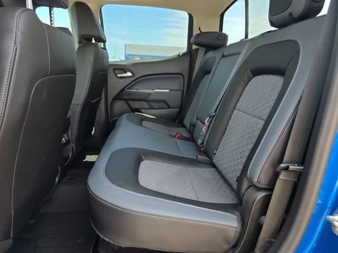 Used 2021 Chevrolet Colorado Z71 AWD/4WD image 12