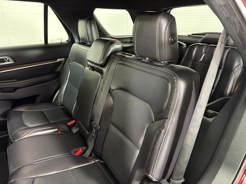 Used 2018 Ford Explorer Limited w/ Equipment Group 301A FWD image 18