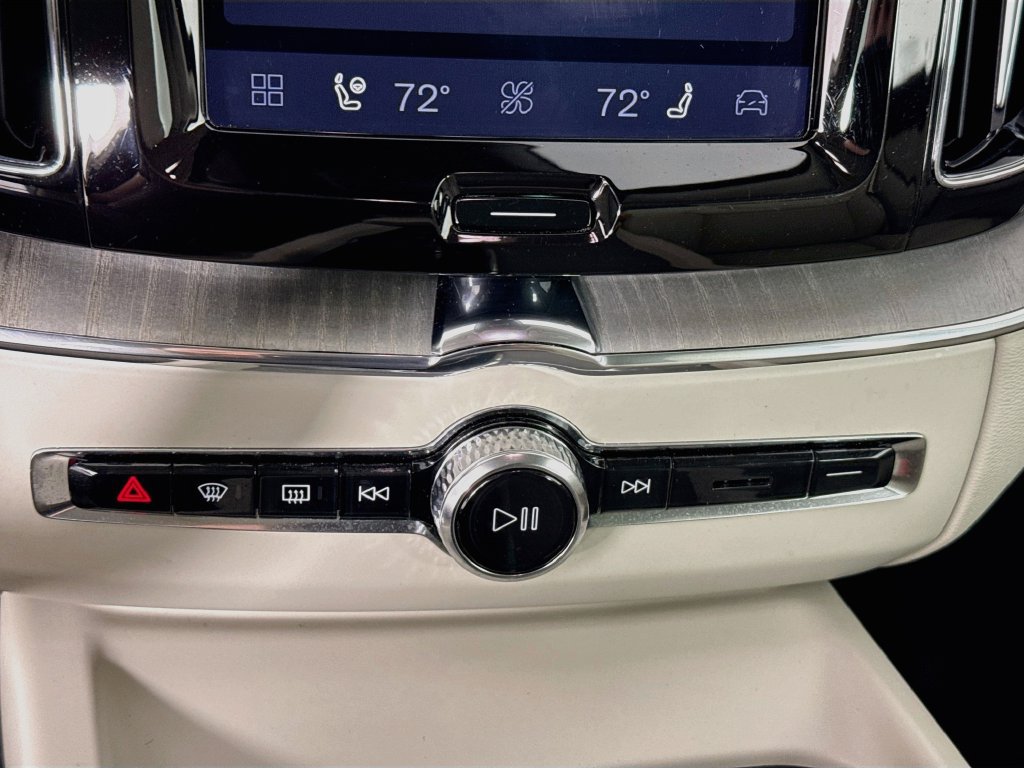 Used 2024 Volvo XC60 T8 Plus w/ Climate Package AWD/4WD image 15