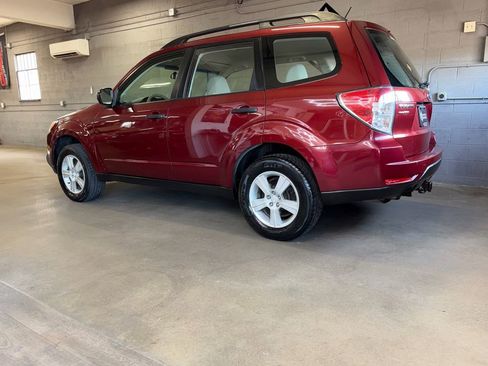 Used 2013 Subaru Forester 2.5X w/ Alloy Wheel Pkg AWD/4WD image 2