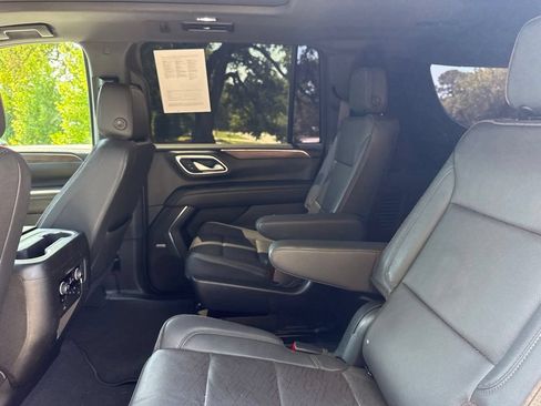 Used 2023 Chevrolet Suburban High Country AWD/4WD image 19