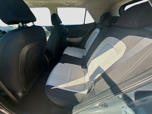 Used 2024 Hyundai Venue SEL FWD image 20