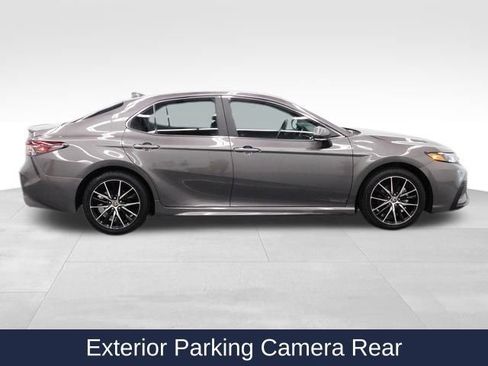 Used 2024 Toyota Camry SE image 11