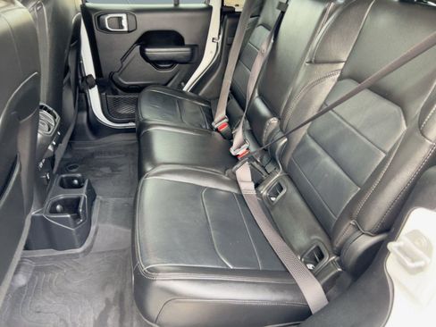 Used 2023 Jeep Gladiator Sport image 14