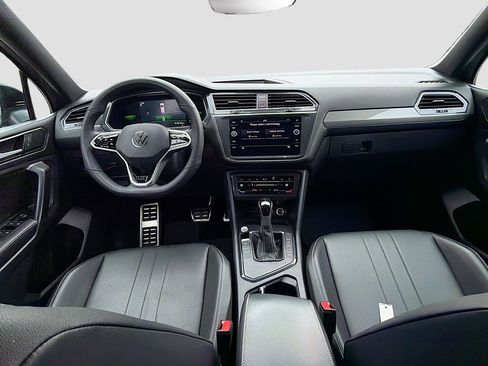 Used 2022 Volkswagen Tiguan SE R-Line image 16