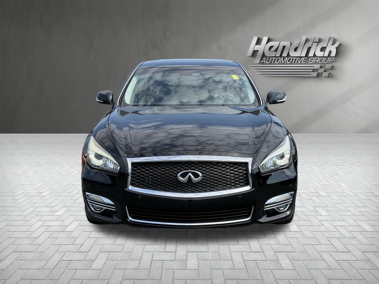 Used 2018 INFINITI Q70 L 3.7 w/ Sensory Package RWD image 3