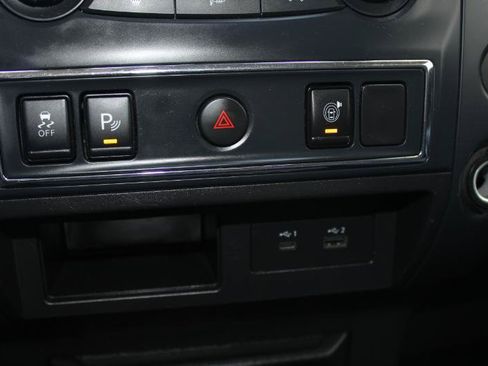 Used 2022 Nissan Titan SV AWD/4WD image 32