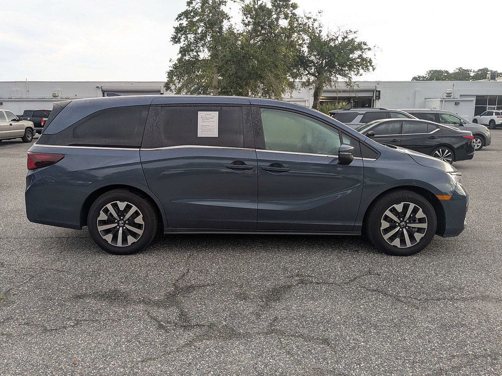 Used 2025 Honda Odyssey EX-L image 3