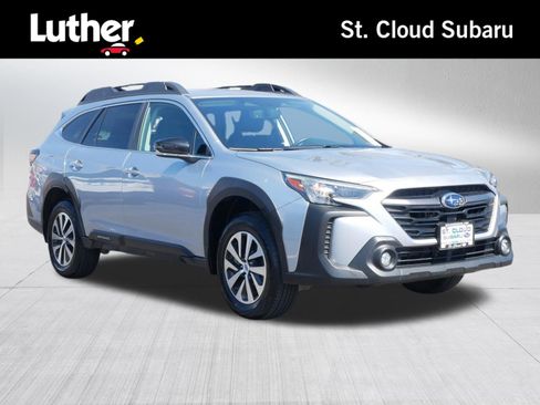 Used 2025 Subaru Outback Premium AWD/4WD image 1