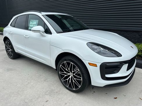 Used 2026 Porsche Macan AWD/4WD image 11