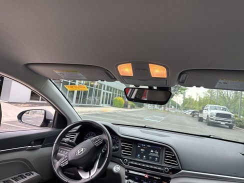 Used 2020 Hyundai Elantra Limited image 8