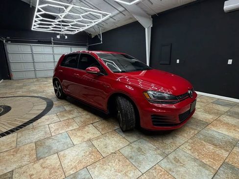 Used 2016 Volkswagen GTI SE image 10