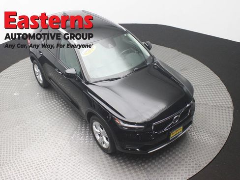 Used 2019 Volvo XC40 T5 Momentum AWD/4WD image 3