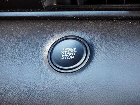 Used 2025 Hyundai Elantra Sport image 27