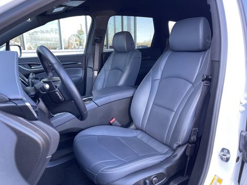 Used 2023 Buick Enclave Essence image 15