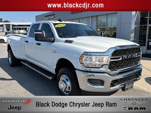Used 2024 RAM 3500 Tradesman w/ Chrome Appearance Group AWD/4WD image 1
