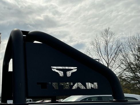 Used 2021 Nissan Titan PRO-4X w/ Pro-4x Convenience Package image 5