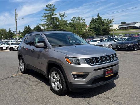 Used 2018 Jeep Compass Latitude w/ Popular Equipment Group AWD/4WD image 3