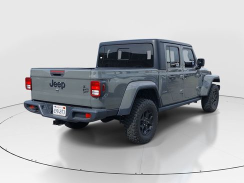 Used 2023 Jeep Gladiator Willys AWD/4WD image 7