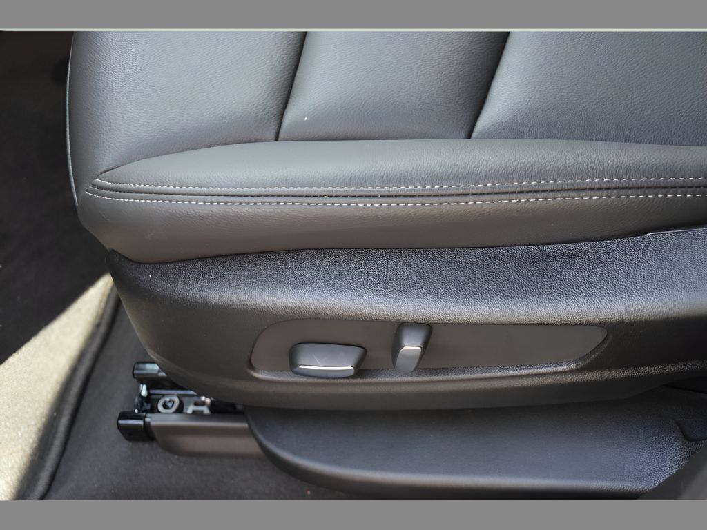 New 2025 Cadillac XT6 Luxury FWD image 32