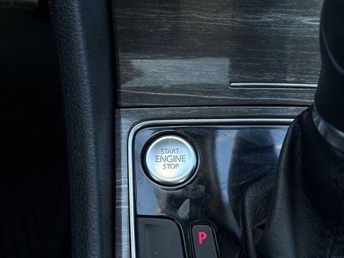 Used 2017 Volkswagen Passat 1.8T SEL Premium image 20