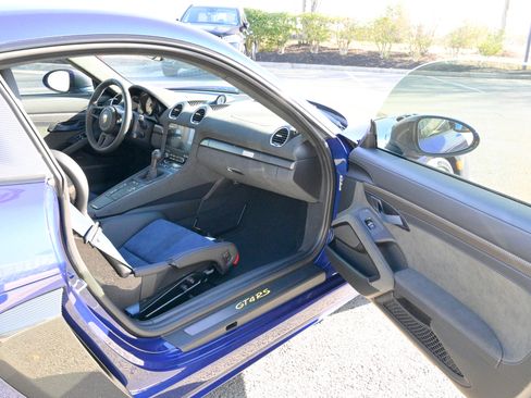 Used 2025 Porsche 718 Cayman GT4 RS image 39